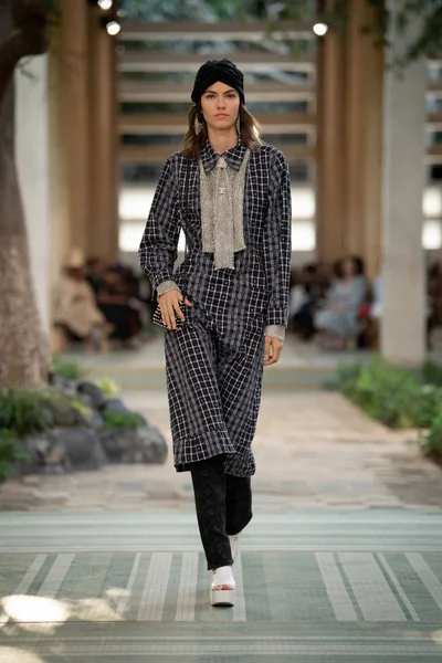 Look 60